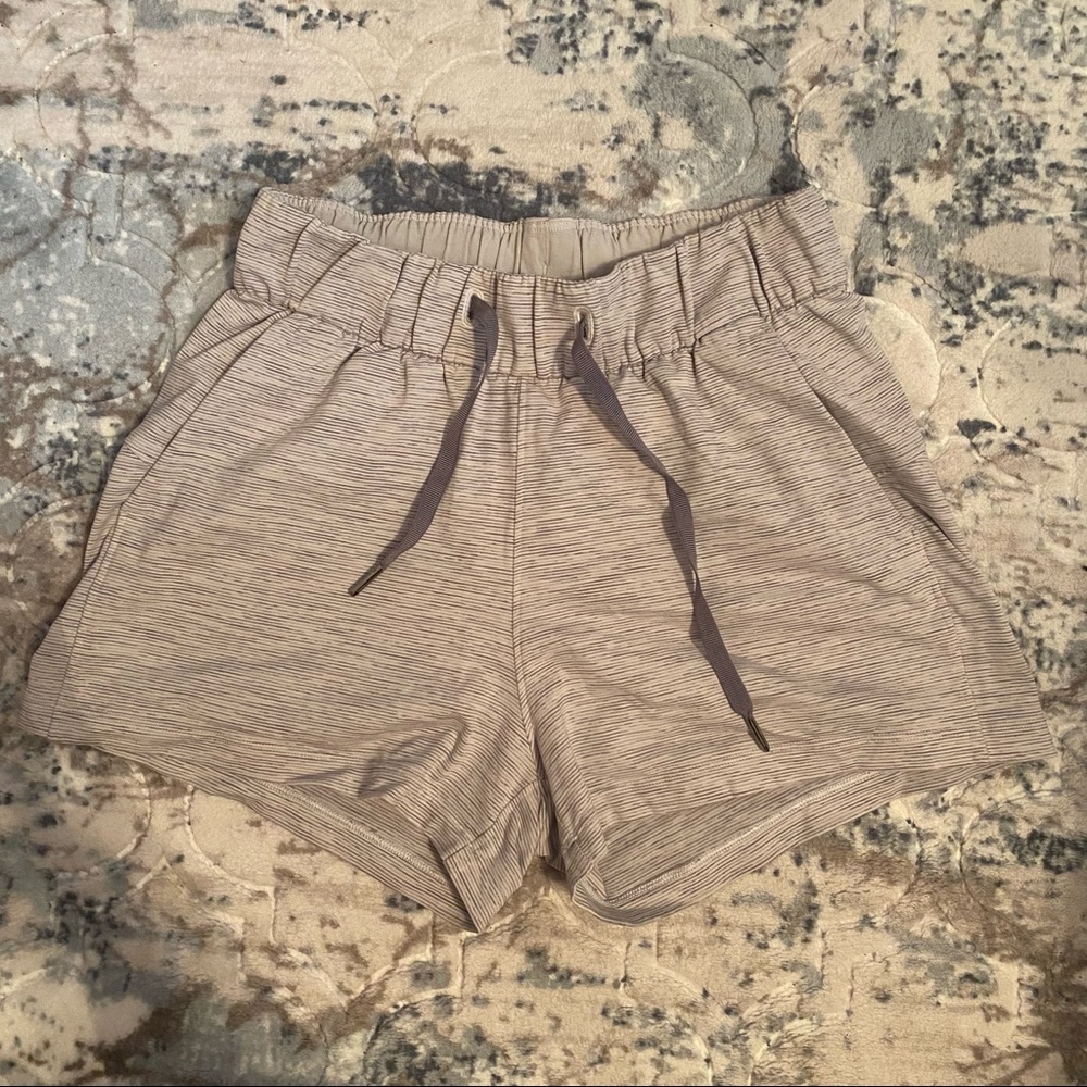 Lululemon on the fly short